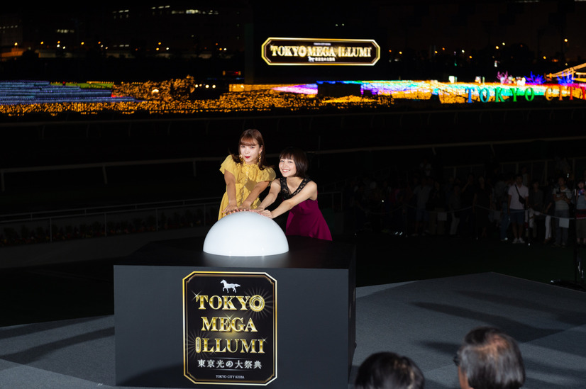 藤田ニコルと吉谷彩子、キュート＆シックなロングワンピ姿で「TOKYO MEGA ILLUMINATION」点灯式に登場