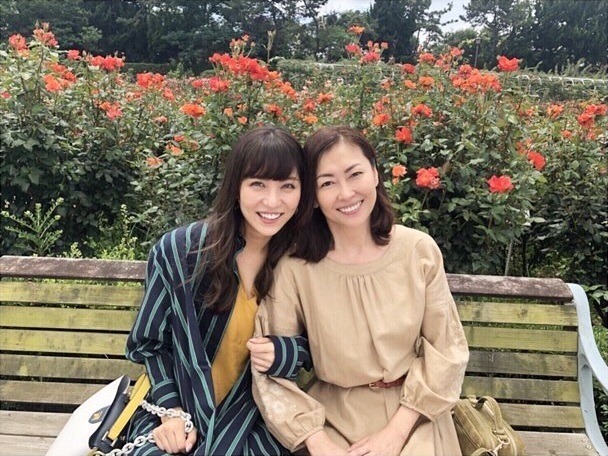 写真は石川恋のオフィシャルブログから