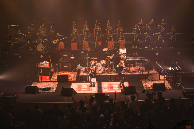 PUFFY、熊本にて無料招待ライブ開催！『JET CD』の完全再現や中学校日本一の吹奏楽部とコラボも