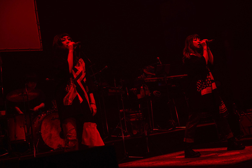 PUFFY、熊本にて無料招待ライブ開催！『JET CD』の完全再現や中学校日本一の吹奏楽部とコラボも