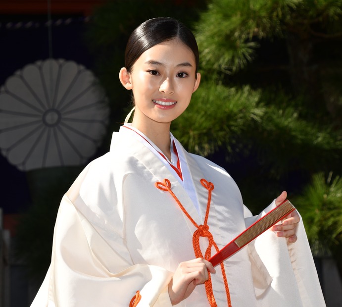 井本彩花【写真：竹内みちまろ】