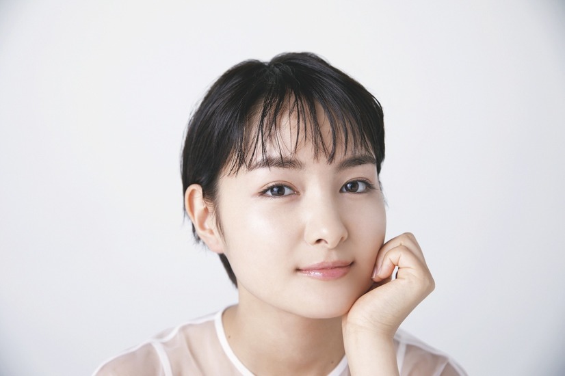 葵わかな、オフィシャルカレンダー2019の発売が決定！表紙カットはざっくりニットの萌え袖
