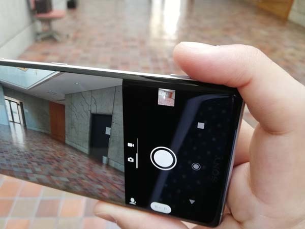 ソニーのフラッグシップスマホ「Xperia XZ3」を詳細レビュー