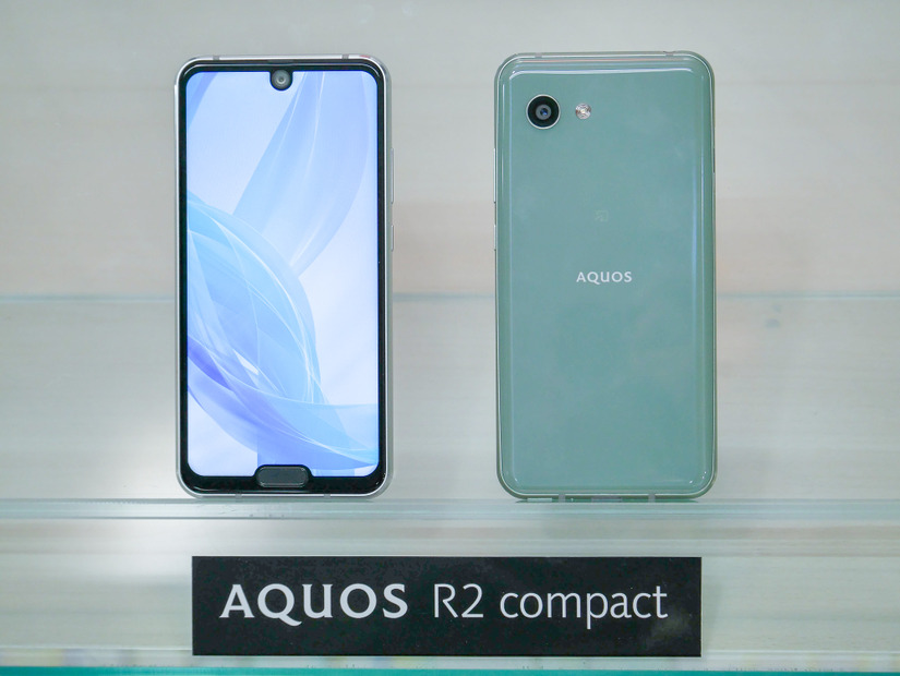 シャープからコンパクトモデルのスマホ『AQUOS R2 compact』が登場！