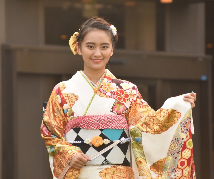 岡田結実【写真：竹内みちまろ】