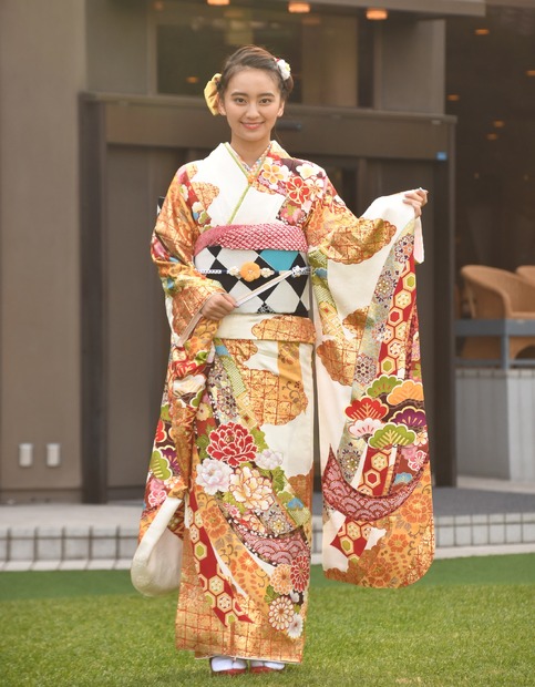 岡田結実【写真：竹内みちまろ】