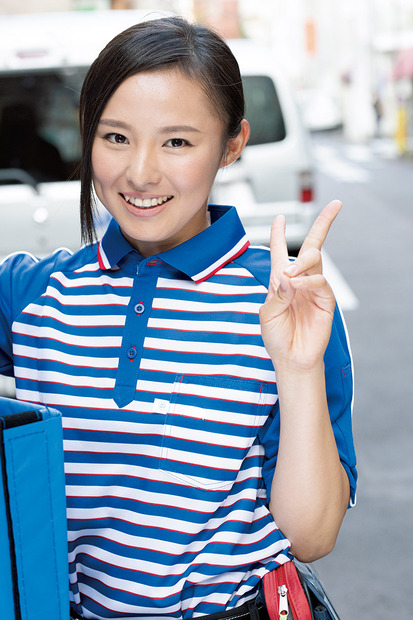 佐川郵便で働く55人が登場！写真集『佐川女子』が発売