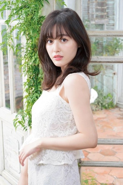 久住小春、初カレンダー発売！「男性目線・女性目線どちらも意識して作りました」