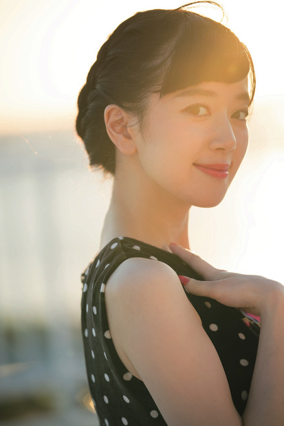撮影：根本好伸／工藤晴香写真集『910hr』（講談社）