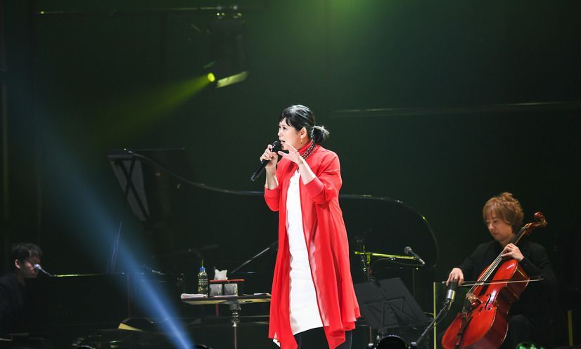 絢香のライブツアーに篠原涼子がサプライズ登場！