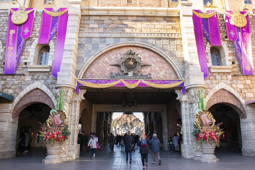 東京ディズニーリゾート、ミッキー＆ミニーが着物姿で新年のあいさつ