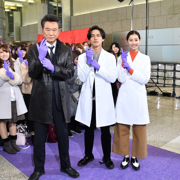 船越英一郎、錦戸亮、新木優子【写真：竹内みちまろ】