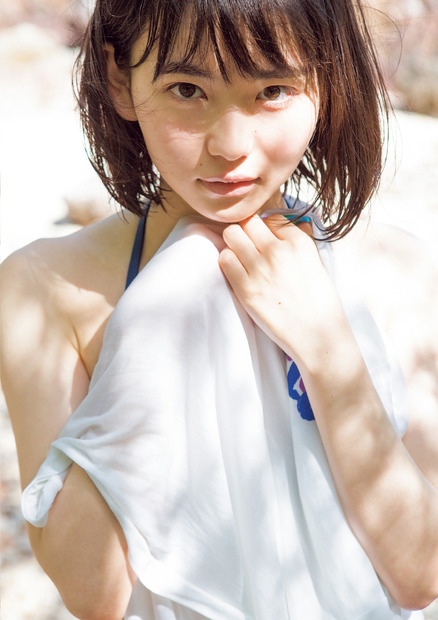 山田杏奈ファースト写真集「PLANET NINE」（東京ニュース通信社刊）