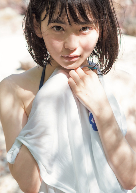 山田杏奈ファースト写真集「PLANET NINE」（東京ニュース通信社刊）