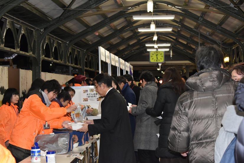 駅のホームでおでんと日本酒を堪能する！『燗酒ステーション』が開催！