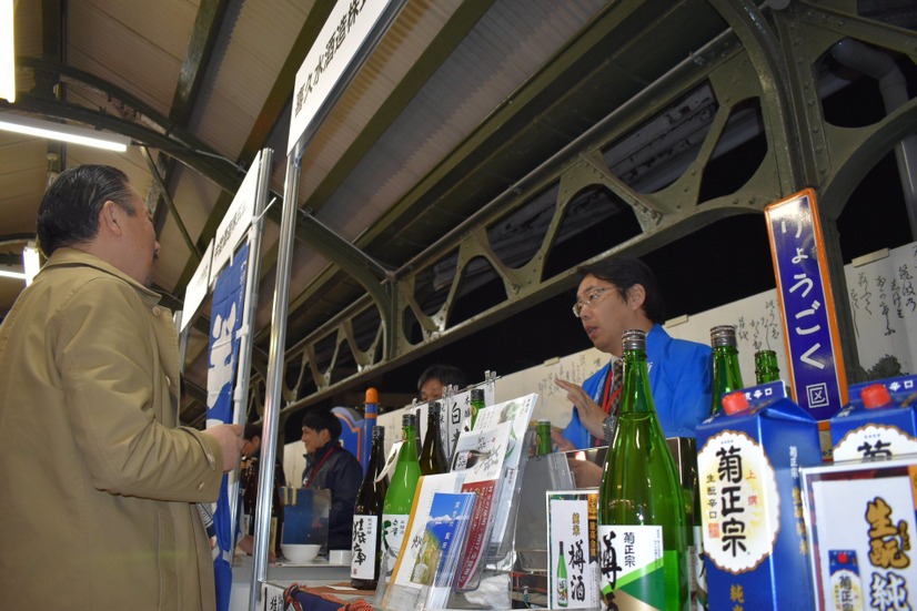 駅のホームでおでんと日本酒を堪能する！『燗酒ステーション』が開催！