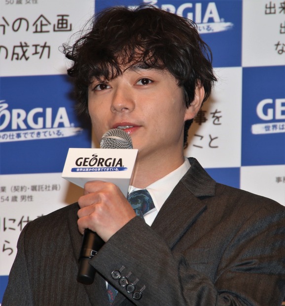 染谷将太【撮影：小宮山あきの】
