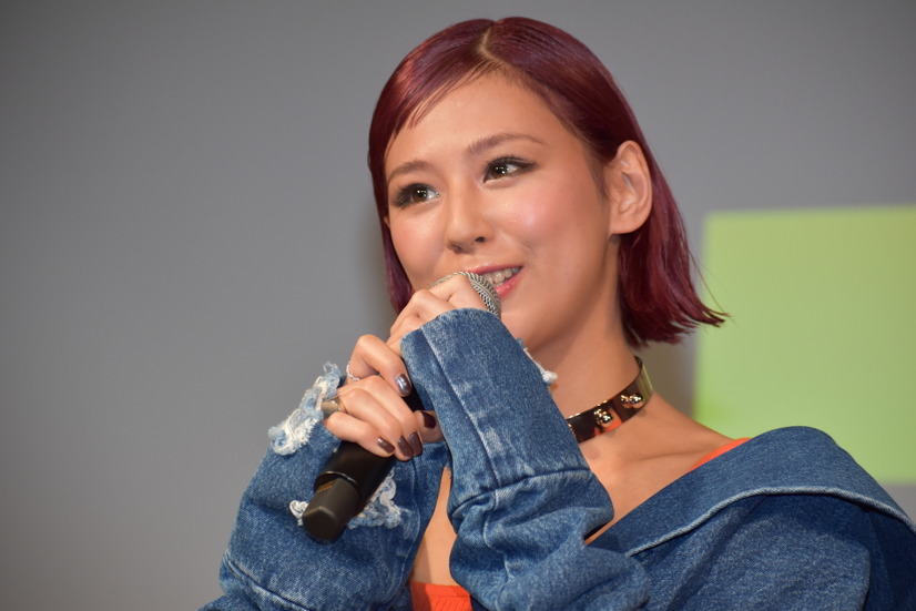 西内まりや、SNSのライブ配信に意欲「ファンとの距離縮めたい」