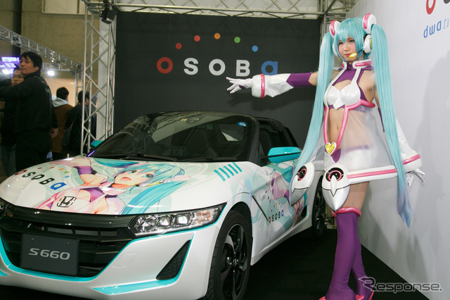 コスプレイヤーえなこ、シースルー初音ミク衣装でホンダ S660 とコラボ…東京オートサロン2019