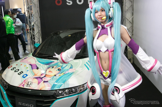 コスプレイヤーえなこ、シースルー初音ミク衣装でホンダ S660 とコラボ…東京オートサロン2019