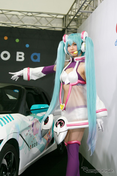 コスプレイヤーえなこ、シースルー初音ミク衣装でホンダ S660 とコラボ…東京オートサロン2019