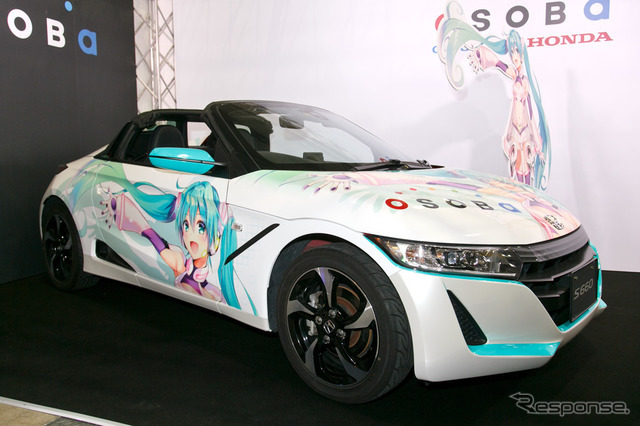 コスプレイヤーえなこ、シースルー初音ミク衣装でホンダ S660 とコラボ…東京オートサロン2019