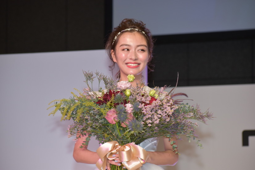 内田理央、ウェディングドレスに喜びつつ婚期を心配？「超遠のいてそうです（笑）」