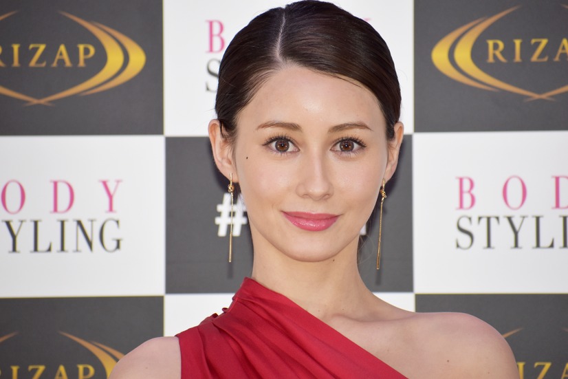 ダレノガレ明美の“メリハリボディ”に、バイきんぐ小峠「たまんねーの一言ですよ」