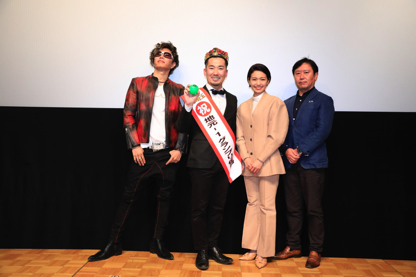 GACKT、コタツシートに座る報道陣に笑い「今年一番のツボ」……映画『翔んで埼玉』舞台挨拶