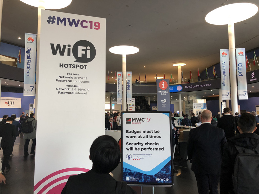代わりに会場内のWi-Fi環境はますます充実してきた。つまりプレスルームに行かなくても作業できるスペースがそこかしこにあるということだ