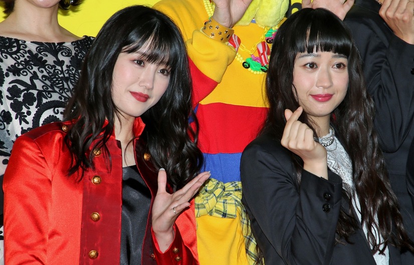 小寺真理(吉本新喜劇)、小川暖菜（スパイク）【撮影：小宮山あきの】