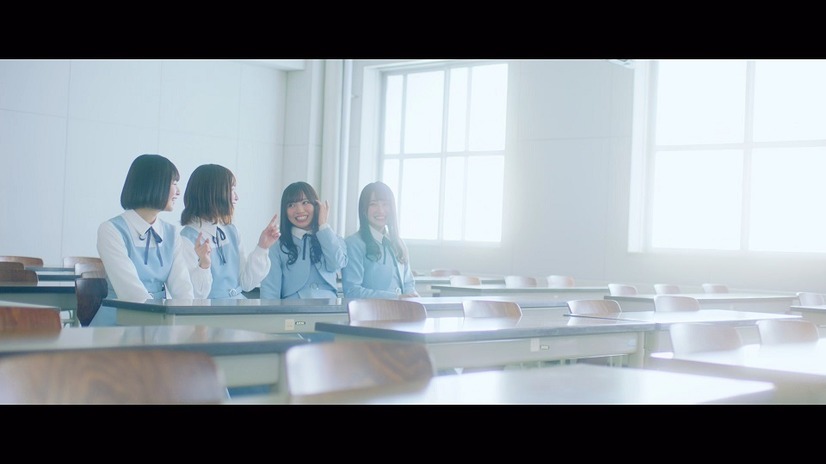 日向坂46のデビューシングル『キュン』MV公開！学校を舞台にダンス