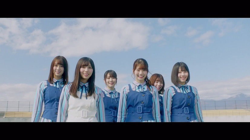 日向坂46のデビューシングル『キュン』MV公開！学校を舞台にダンス
