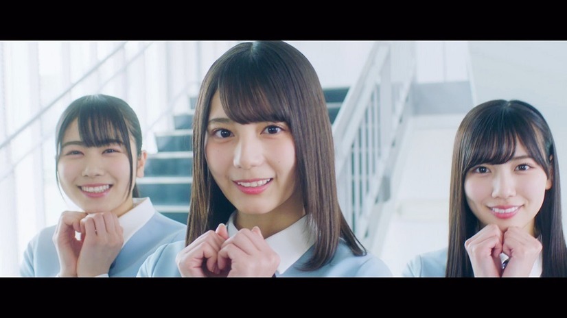 【昨日のエンタメニュース】佐々木希の書籍が発売／日向坂46のデビューシングル『キュン』MV公開