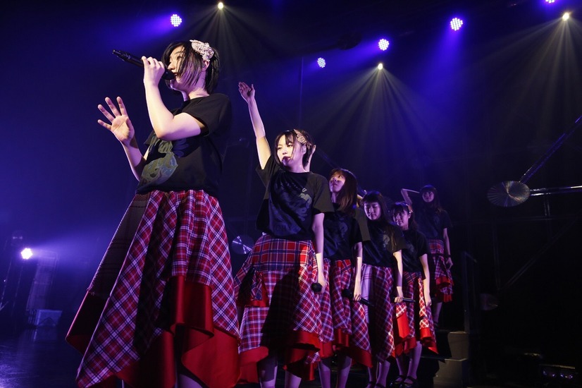 エビ中、単独ライブハウスツアーをスタート！5月開催の対バン企画3DAYS公演を追加発表