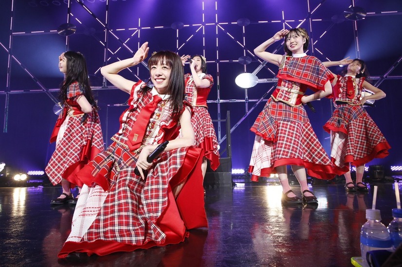 エビ中、単独ライブハウスツアーをスタート！5月開催の対バン企画3DAYS公演を追加発表