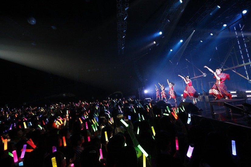 エビ中、単独ライブハウスツアーをスタート！5月開催の対バン企画3DAYS公演を追加発表
