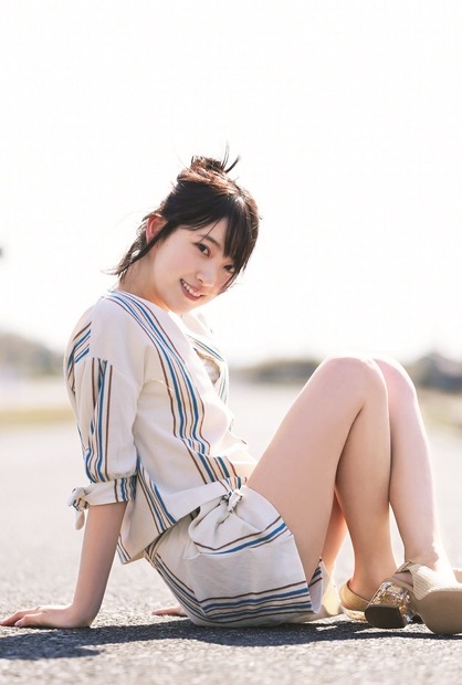 乃木坂46・堀未央奈、『blt graph.』表紙に初登場！魅惑の表情とスタイルを披露