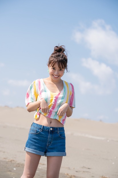 柴田阿弥の最新デジタル写真集が発売！アイドル全開の写真から大人の表情まで