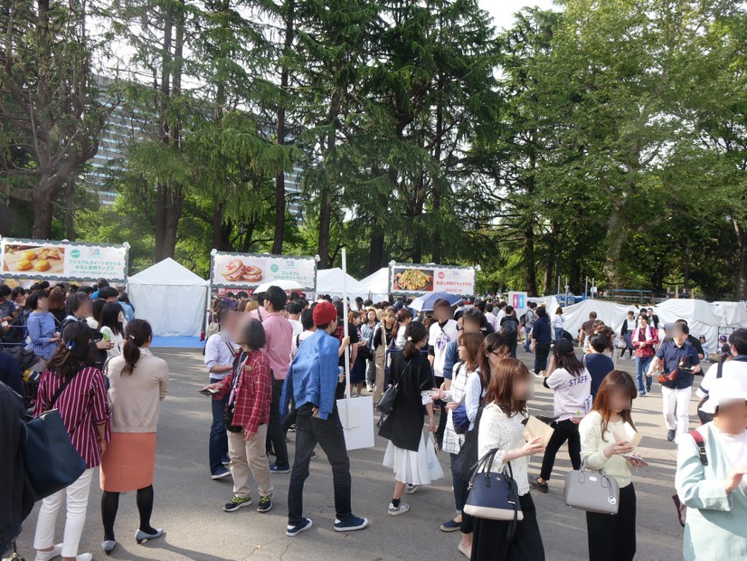 初日は約1万人が来場！都心で食べつくし祭「バイキングパーク」開催