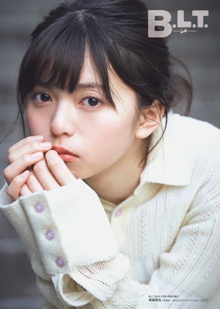 乃木坂46・齋藤飛鳥、グラビアで凛とした表情見せる！『B.L.T.』表紙に抜てき