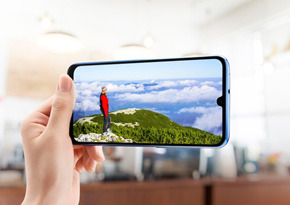 au、有機ELディスプレイと大容量バッテリーが魅力の「Galaxy A30」発売