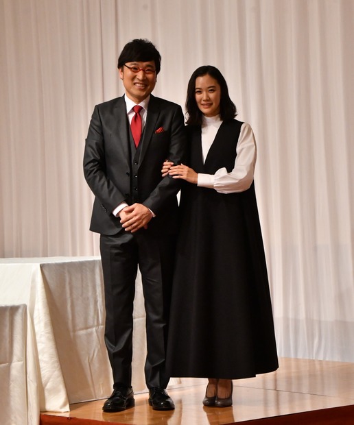 山里亮太＆蒼井優の結婚報告記者会見【写真：竹内みちまろ】