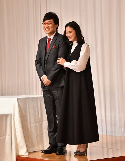 山里亮太＆蒼井優の結婚報告記者会見【写真：竹内みちまろ】