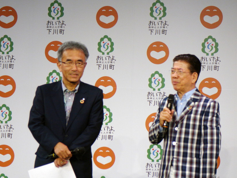 北海道下川町に新喜劇？町職員が完コピ「乳首ドリル」を披露