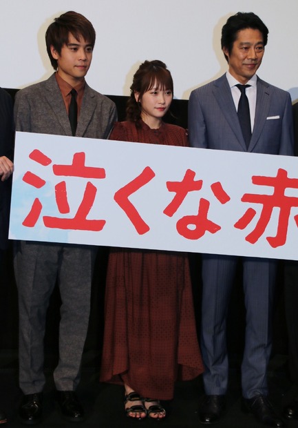 掘家一希、川栄李奈、堤真一【撮影：小宮山あきの】