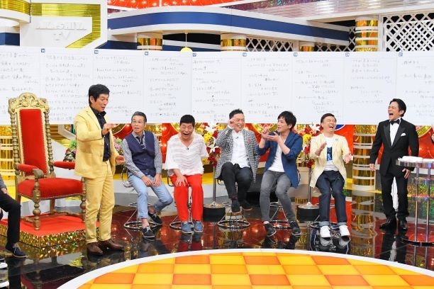 さんまの解説に爆笑する間寛平、松尾伴内、中川家礼二、次長課長、剛　写真提供：ＭＢＳ