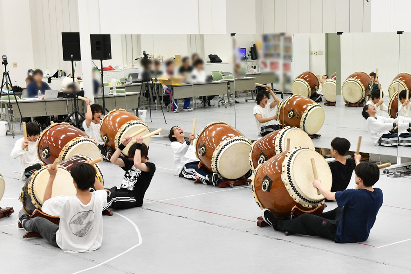 滝沢秀明プロデュース企画“腹筋太鼓”の稽古風景