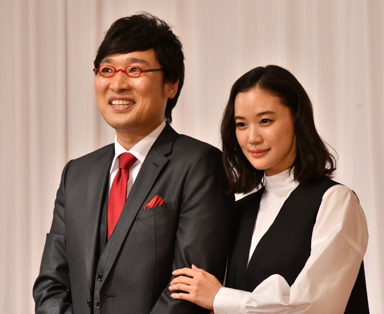 山里亮太＆蒼井優の結婚報告記者会見【写真：竹内みちまろ】