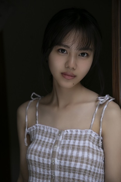 松風理咲、1st写真集発売！学校を舞台に18歳の魅力凝縮